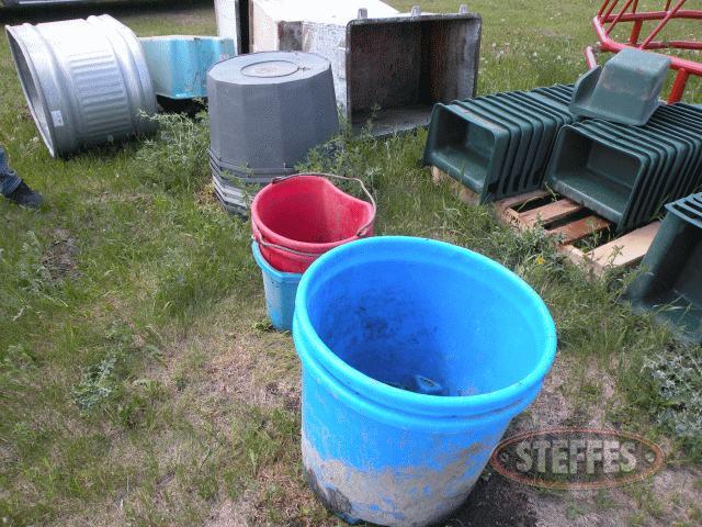 (12) plastic buckets for feed-water, used_1.jpg